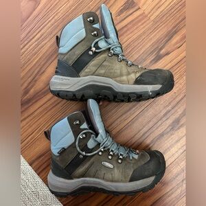Women’s Keen Revel IV Mid Pilar W winter boots. In good used condition.